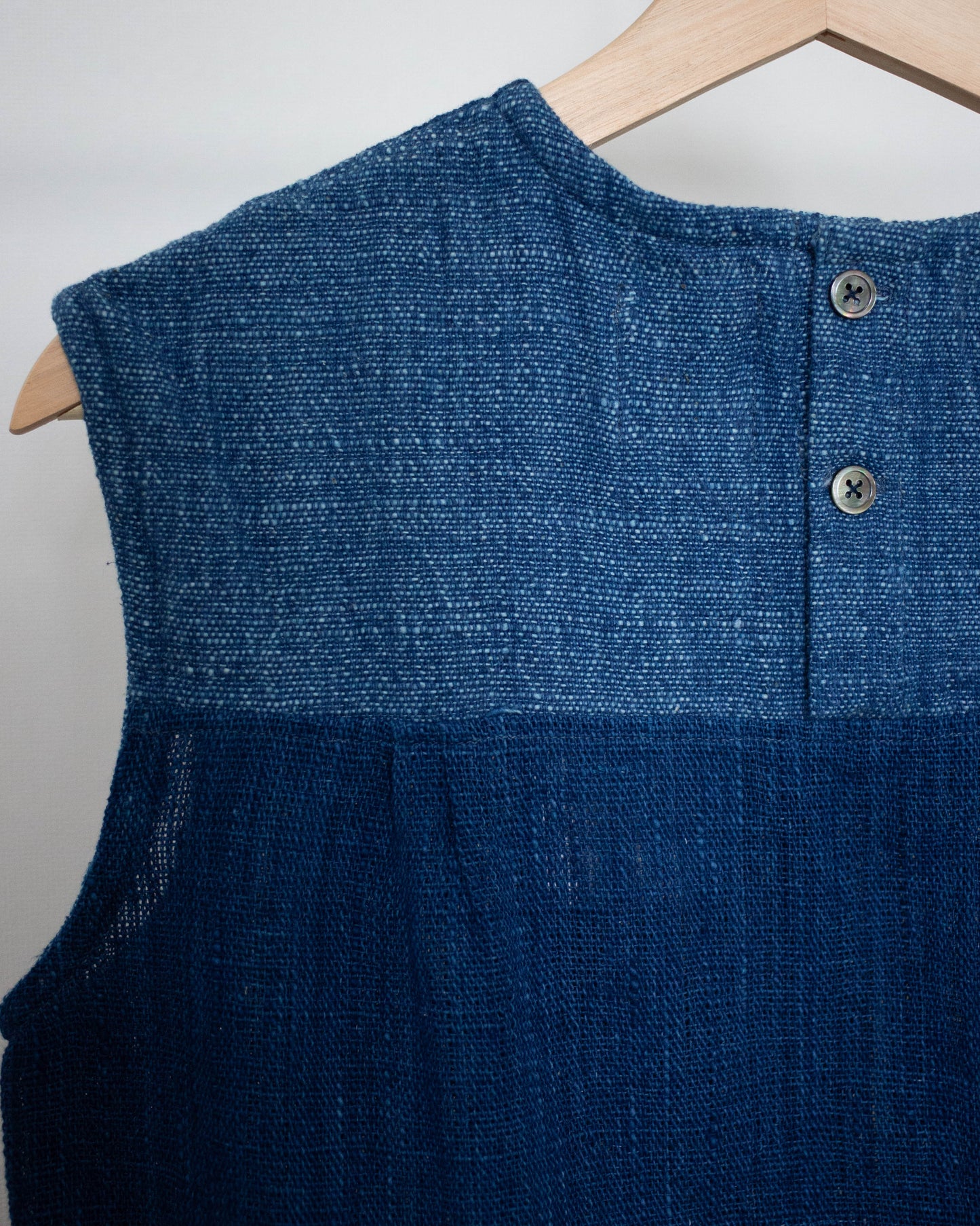 lyn no-sleeve top 藍染