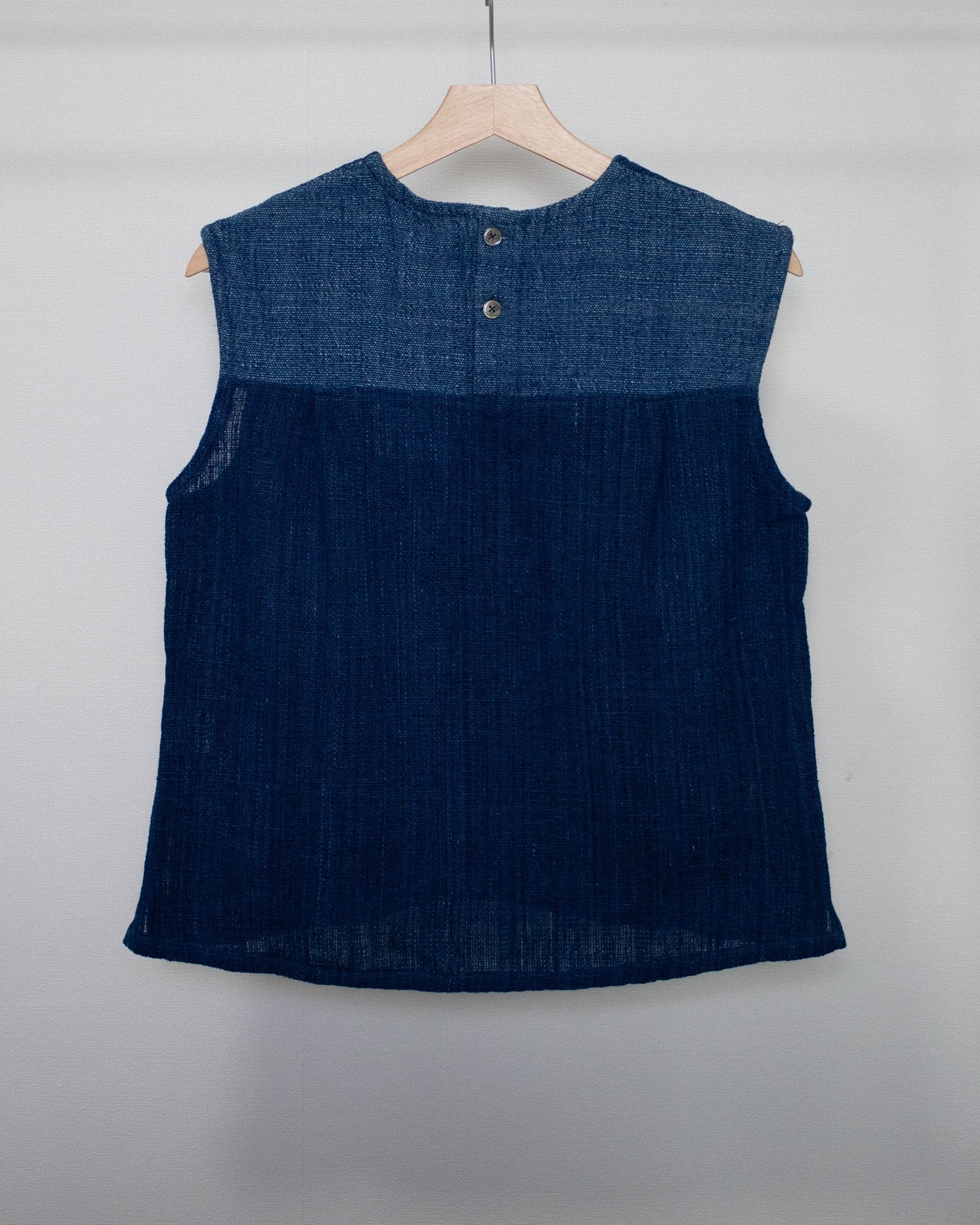 lyn no-sleeve top 藍染