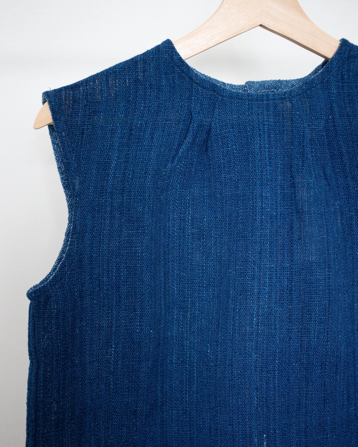 lyn no-sleeve top 藍染