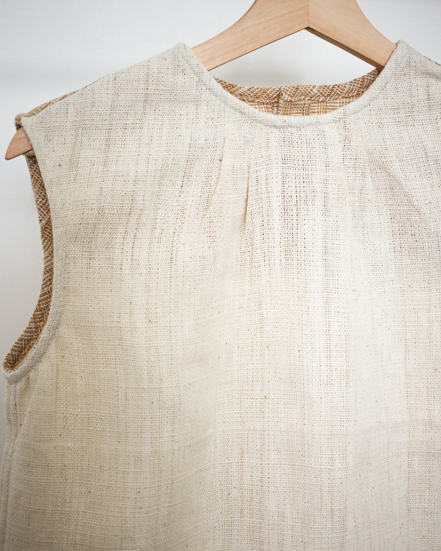 lyn no-sleeve top 生成りx茶綿格子チェック