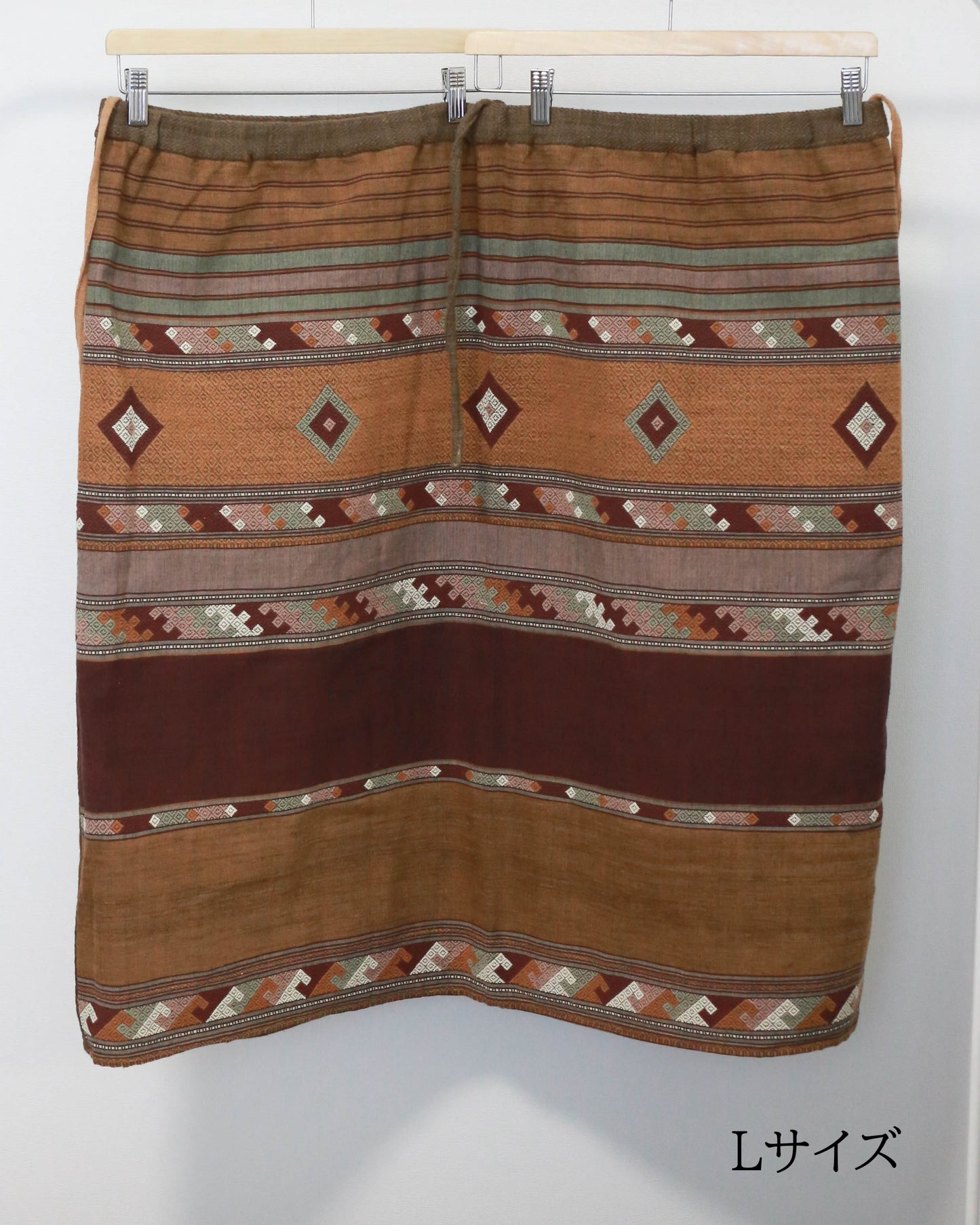 sinh maki skirt タイルー族もよう