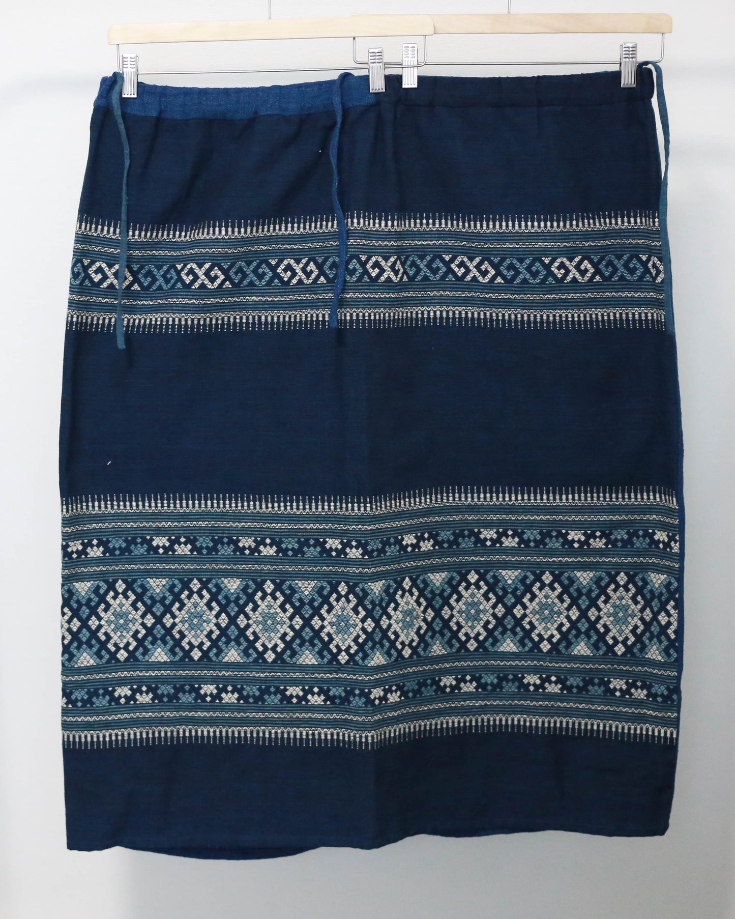 sinh maki skirt タイルー族もよう