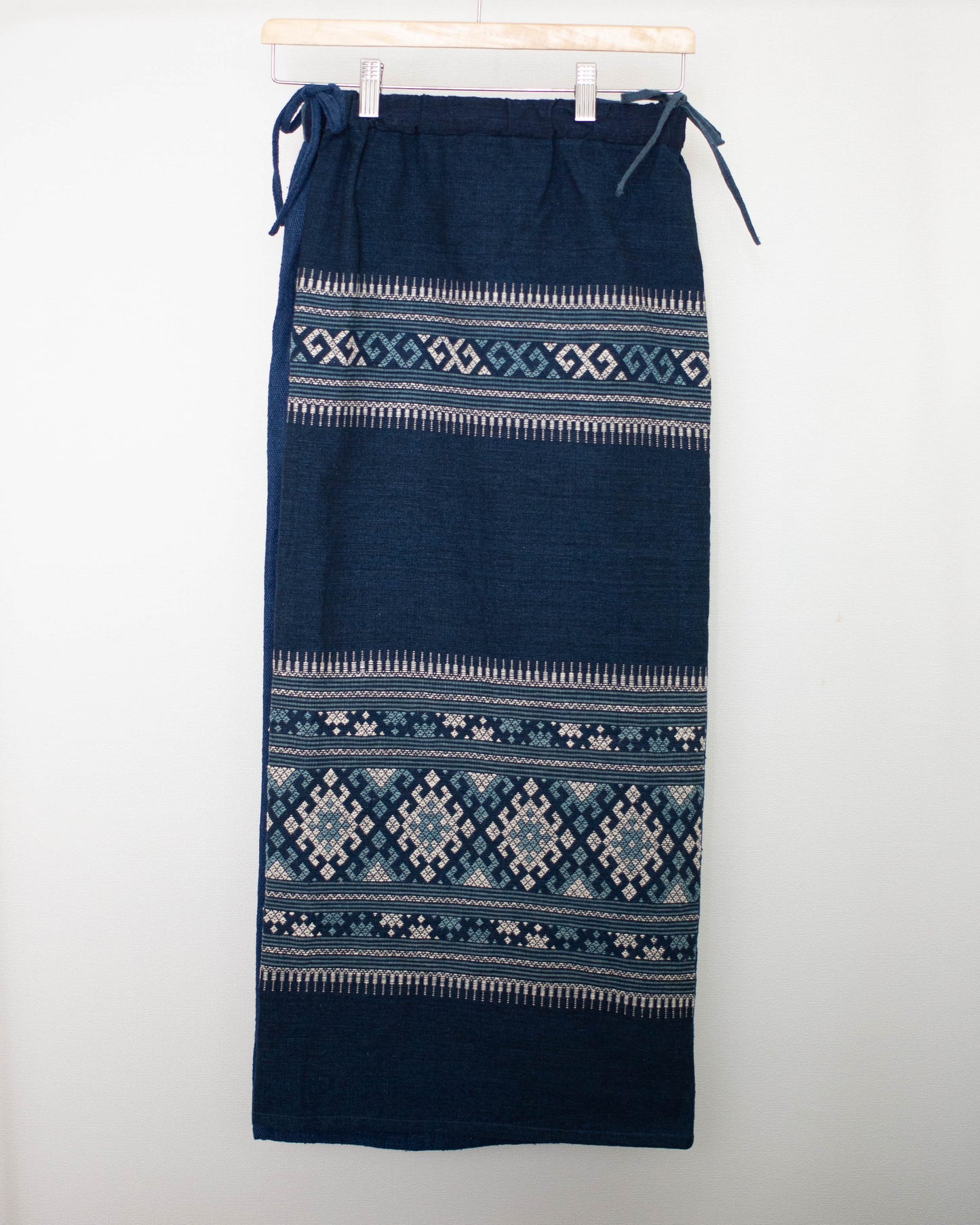 sinh maki skirt タイルー族もよう